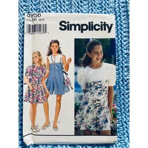 Simplicity sewing pattern  8956 Girls dress puff sleeve